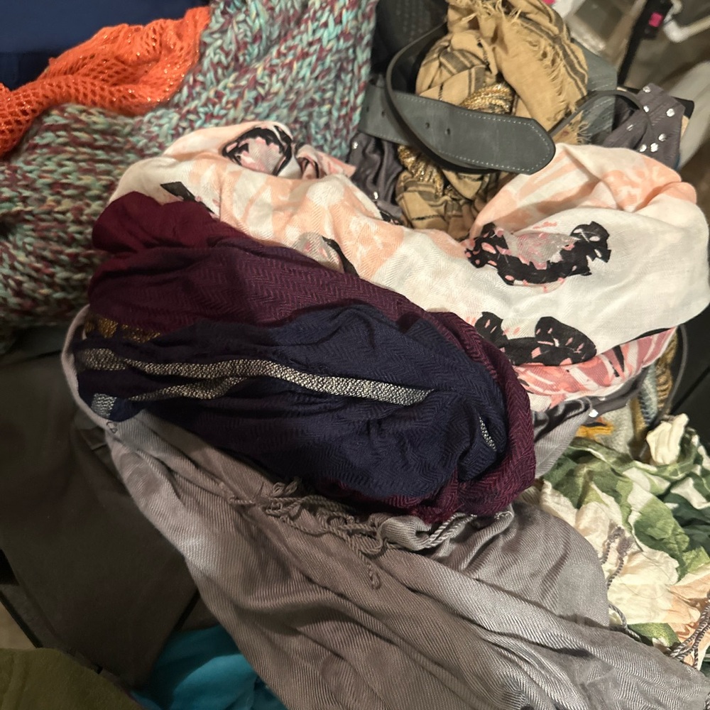 Bundle of 16 scarves